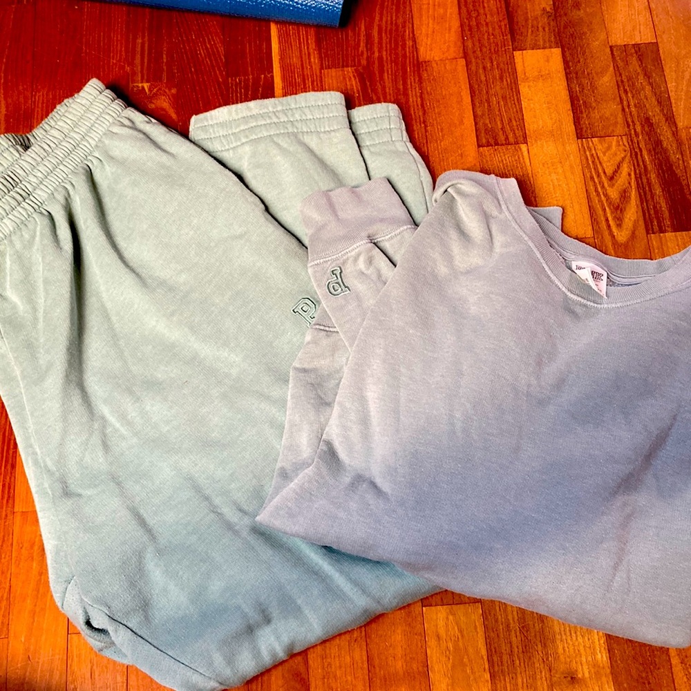 Victoria’s Secret PINK sweatsuit minty green!